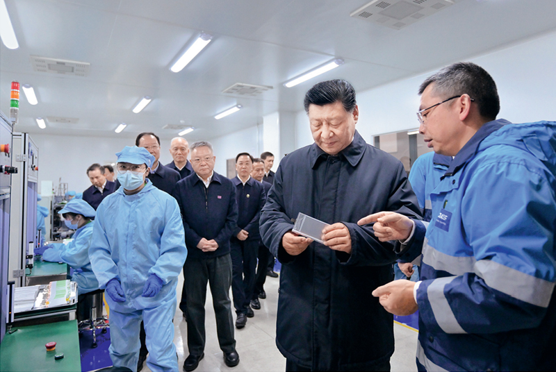 2024年3月18日至21日，中共中央总书记、国家主席、中央军委主席习近平在湖南考察。这是18日下午，习近平在中德合资企业巴斯夫杉杉电池材料有限公司考察。 新华社记者 谢环驰/摄